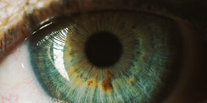 Blick in die Pupille eines Auges