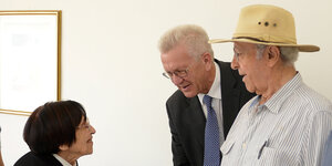 Miriam Carlebach 2013 mit dem baden-württembergische Ministerpräsident Winfried Kretschmann und Pessah Anderman.