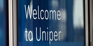 Firmenschild Uniper, dem Energiekonzern