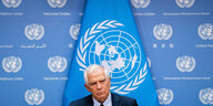 Portrait vor der Fahne der United Nations