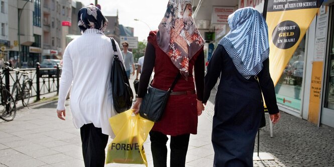 Drei Muslima in Neukölln