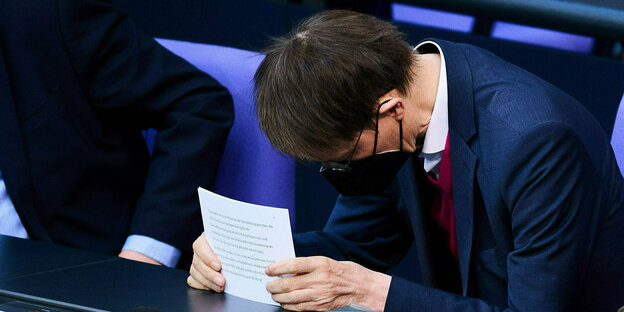Karl Lauterbach (SPD), Federal Minister of Health, lowers his head shortly before his speech in the Bundestag session