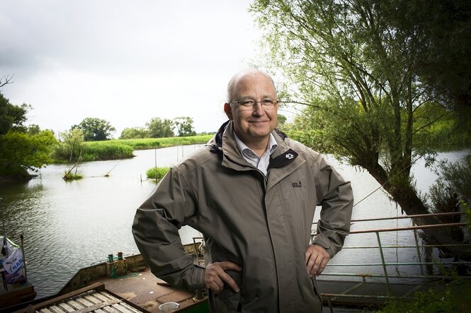 Portraitfoto von Rocco Buchta vor Havellandschaft