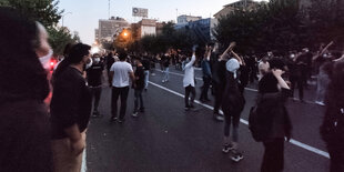 Demonstranten auf einer Strasse