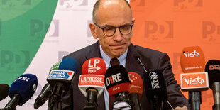 Enrico Letta bei einer Pressekonferenz