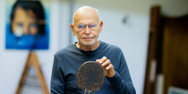 Günter Wallraff mit Ping Pong Schläger