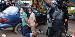 Festgenommene Deomonstranten in Gizeh