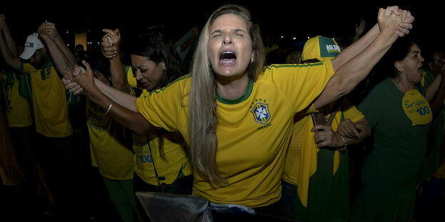 Eine Anhängerin von Präsident Bolsonaro