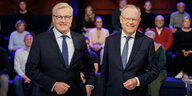 Bernd Althusman und Stephan Weil im Anzug in der Wahlarena