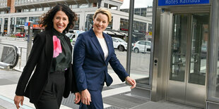 Das Foto zeigt Regierungschefin Franziska Giffey (SPD) und Verkehrssenatorin Bettina Jarasch (Grüne).