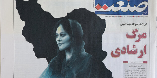 Eine Zeitung in Teheran hat im September die Tote Jina Amini auf der Titelseite abgebildet