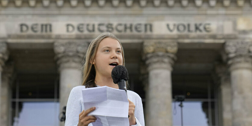 Thunberg vor dem Reichstag in Berlin