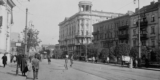 Strassenszene in Warschau im Jahr 1921