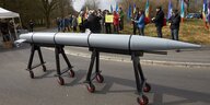 Atomwaffenprotest mit Raketenatrappe in Büchel