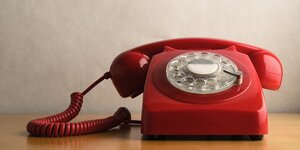 Ein rotes Telefon