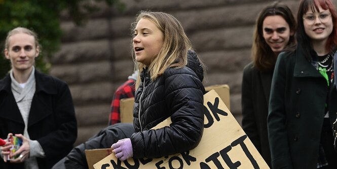 Greta Thunberg und andere Menschen