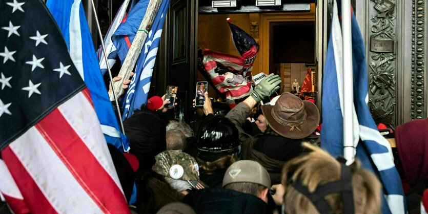 Pro-Trump-Aufständische stürmen das Kapitol in Washington