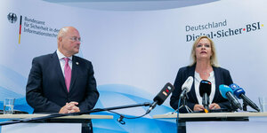 Arne Schönbohm und Nancy Faeser bei einer gemeinsamen Pressekonferenz
