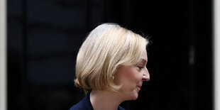 Liz Truss vor der Downing Street 10