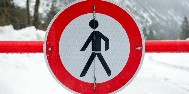 Ein "Fußgängerverboten"-Schild