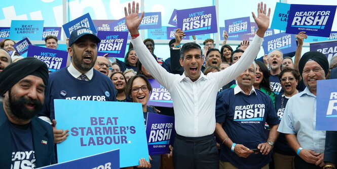 Rishi Sunak (M), ehemaliger Finanzminister und Kandidat um die Nachfolge von Premierminister Johnson, während einer Wahlkampfveranstaltung im NEC (National Exhibition Centre) für die Nachfolge des scheidenden britischen Premiers Johnson