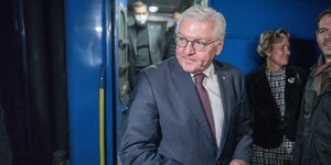 Bundespräsident Frank-Walter Steinmeier kommt mit dem Zug von Przemyśl in Kiew an