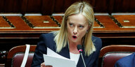Giorgia Meloni spricht im Parlament