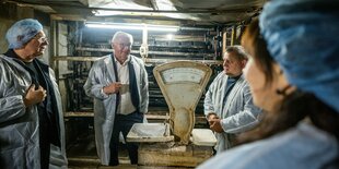 Bundespräsident Frank-Walter-Steinmeier in einer Bäckerei in Kiew