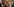 Feldmann legt die Hand auf seine Stirn über die Brille und schaut nach unten