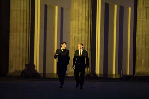 Macron und Scholz vor dem Brandenburger Tor.