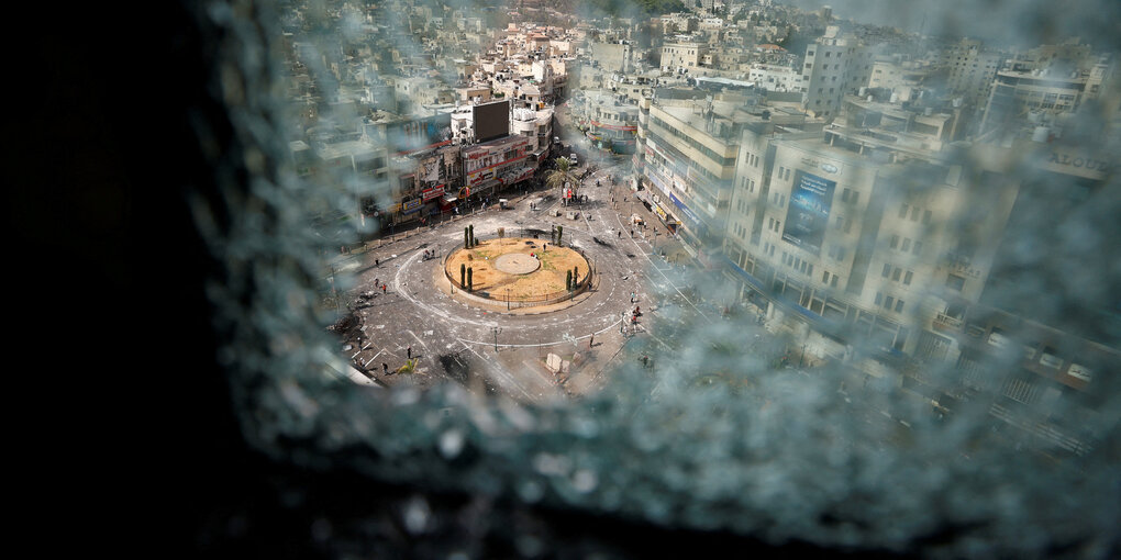 Blick durch eine zerborstene Glasscheibe