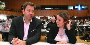 Lars Klingbeil und Jessica Rosenthal, sitzend