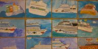 von Kindern gemalte Bilder von Kreuzfahrtschiffen