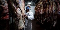 Rinderhälften in einem argentinischen Schlachthaus
