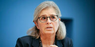 Sabine Ferenschild in der Bundespressekonferenz