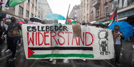 Teilnehmer an einer Pro-Palästina-Demonstration unter dem Motto „Naksa-Tag, Es lebe der Widerstand“ in Frankfurt/Main.
