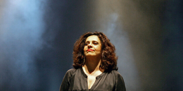 Gal Costa bei einem Konzert im spanischen Vigo, 2006