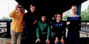 Stereolab, ca 1997: Tim Gane, Mary Hansen, Laetitia Sadier, Andy Ramsey, Morgane Lhote