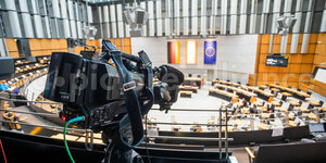 Das Bild zeigt den Plenarsaal des Berliner Abgeordnetenhauses.