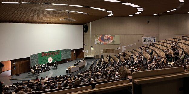 Gut besetzter Hörsaal der Uni Göttingen
