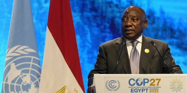 Südafrikas Präsident Cyril Ramaphosa spricht während der Klimakonferenz in Ägypten