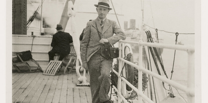 Julius Frank 1936 an Bord eines Schiffs auf dem Weg ins rettende Amerika