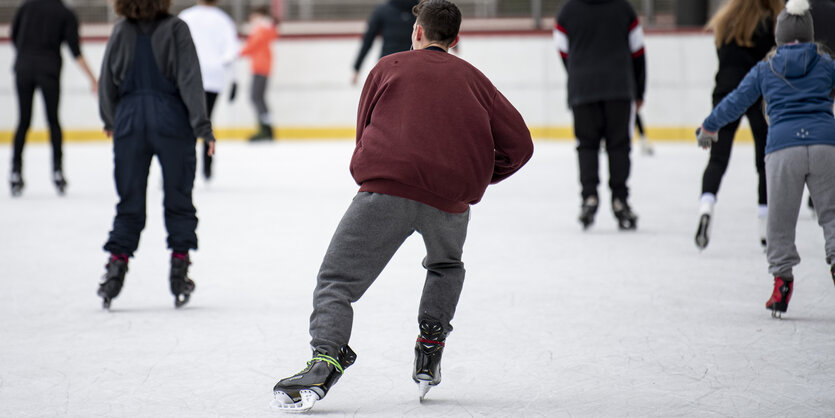 Eislaufen Eisschnelllauf Öffnungszeiten Berlin 2022 Energiekrise