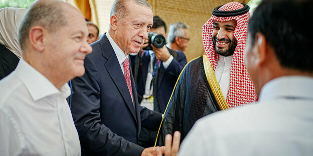 Chancellor Scholz, Turkish President Erdogan and Saudi Arabia's Crown Prince Mohammed bin Salman al-Saud at the G20 summit