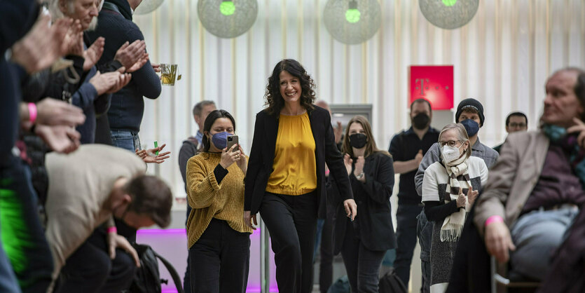 Das Bild zeigt Grünen-Spitzenkandidatin Bettina Jarasch beim kleinen Landesparteitag am 19. November.