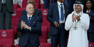 Fifa-Präsident Infantino und der Emir von Katar im Fußballstadion