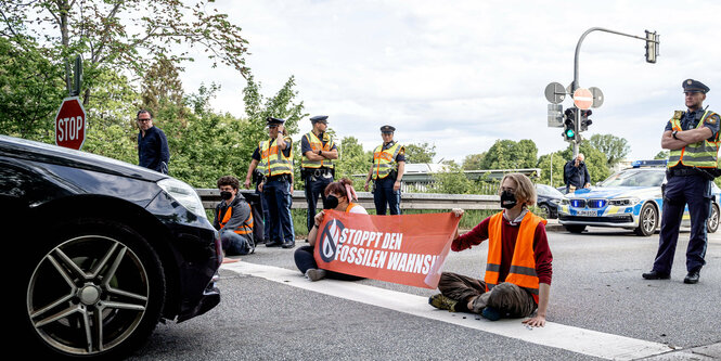 Straßenblockade von der Letzten Generation.