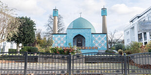 Blaue Fassade der Hamburger Moschee