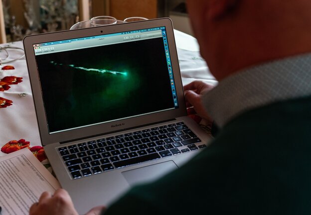 Blick auf den Bildschirm eines Laptops Blick auf den Bildschirm eines Laptops