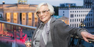 Die Autorin Gunilla Palmstierna-Weiss auf dem Balkon der Akademie der Künste in Berlin